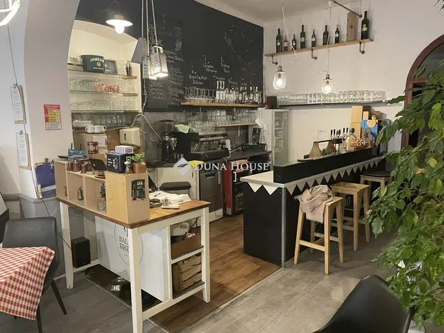 Eladó kereskedelmi és ipari ingatlan Pécs, Belváros 200 nm