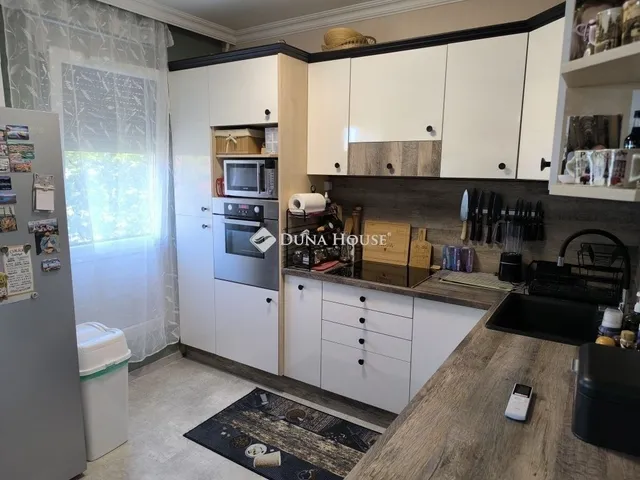 Eladó lakás Pécs, Kertváros 74 nm