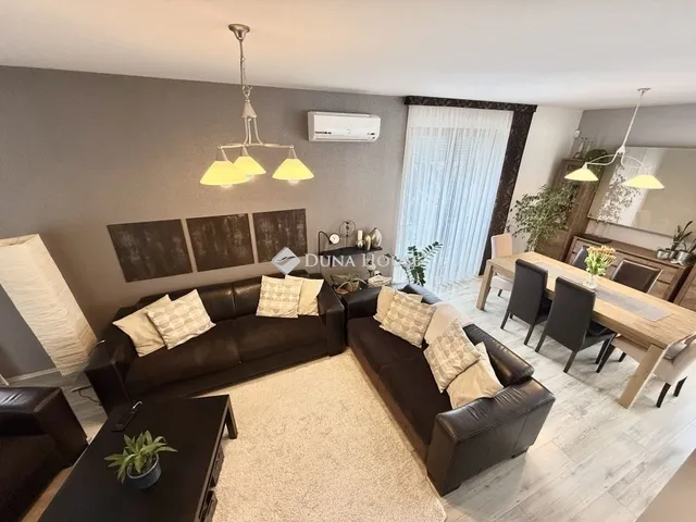 Eladó ház Pécs, Csoronika 124 nm