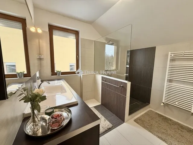 Eladó ház Pécs, Csoronika 124 nm