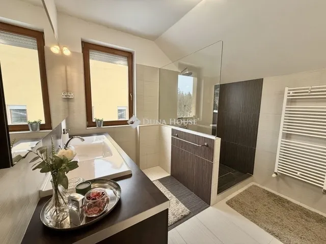 Eladó ház Pécs, Csoronika 124 nm