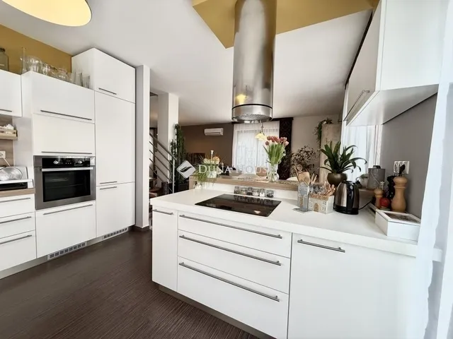 Eladó ház Pécs, Csoronika 124 nm