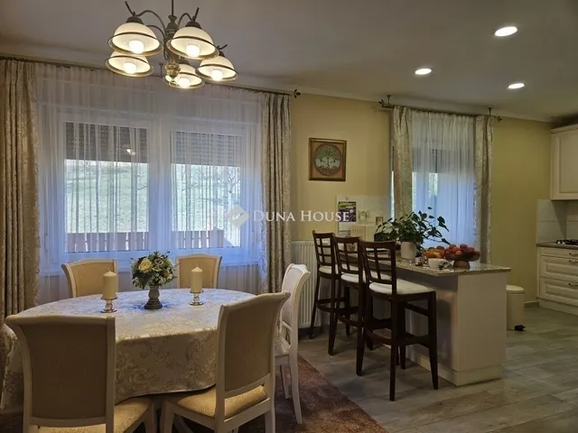 Eladó ház Pécs, Havihegy 215 nm