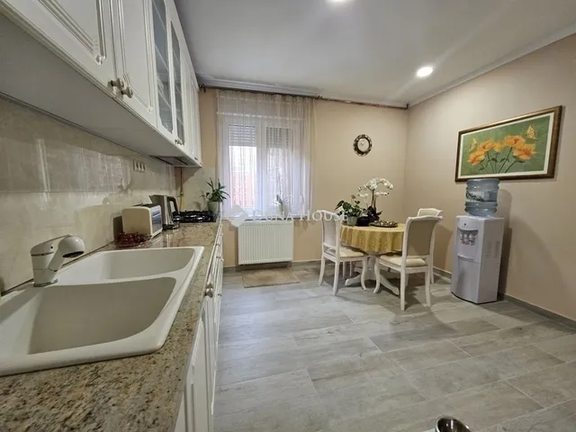 Eladó ház Pécs, Mecsekoldal 215 nm