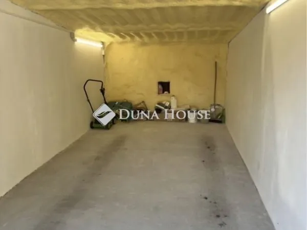 Eladó garázs Pécs, Ledina 16 nm