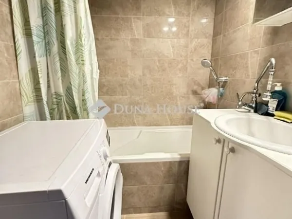 Eladó lakás Pécs, Kertváros 63 nm