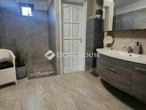 Eladó ház Pécs, Tettye 360 nm