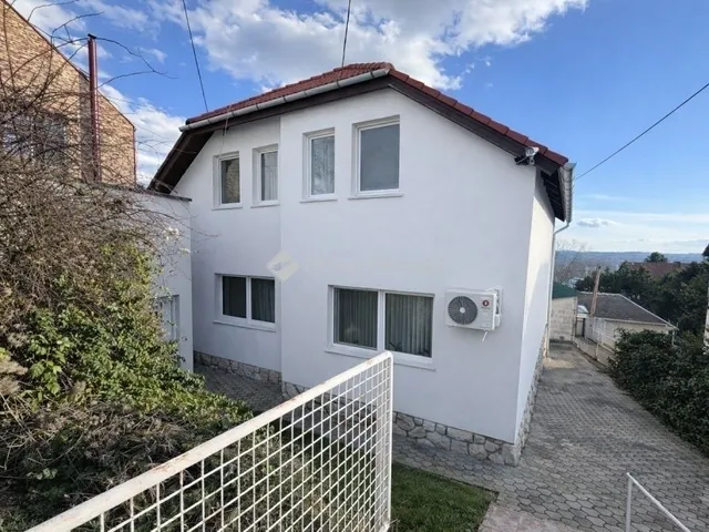 Eladó ház Pécs, Mecsekoldal 151 nm