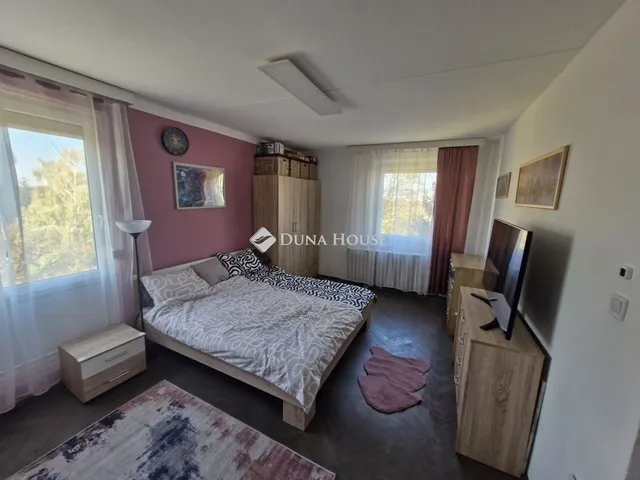 Eladó lakás Pécs, Kertváros 73 nm