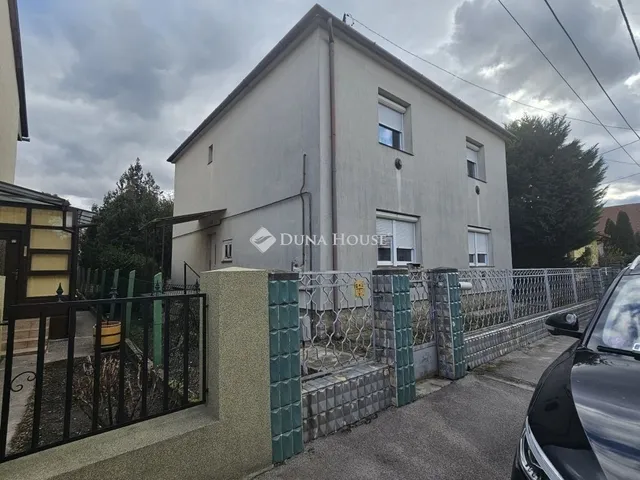 Eladó ház Pécs, Kertváros 180 nm