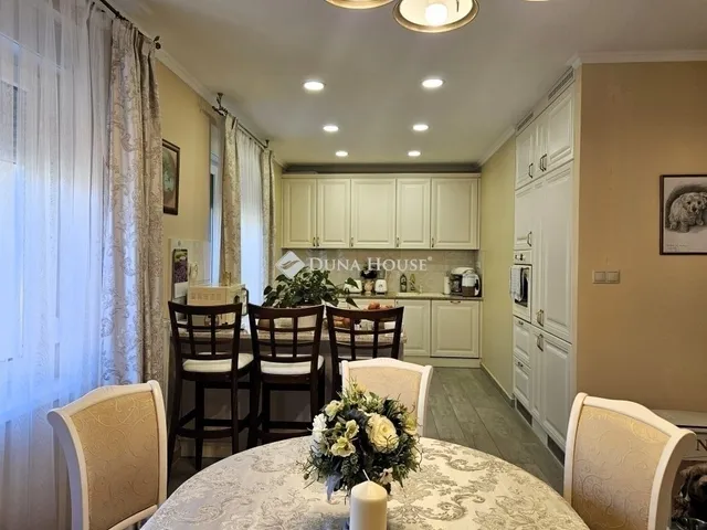 Eladó ház Pécs, Tettye 215 nm