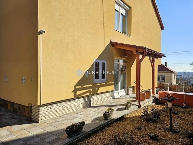 Eladó ház Pécs, Tettye 215 nm