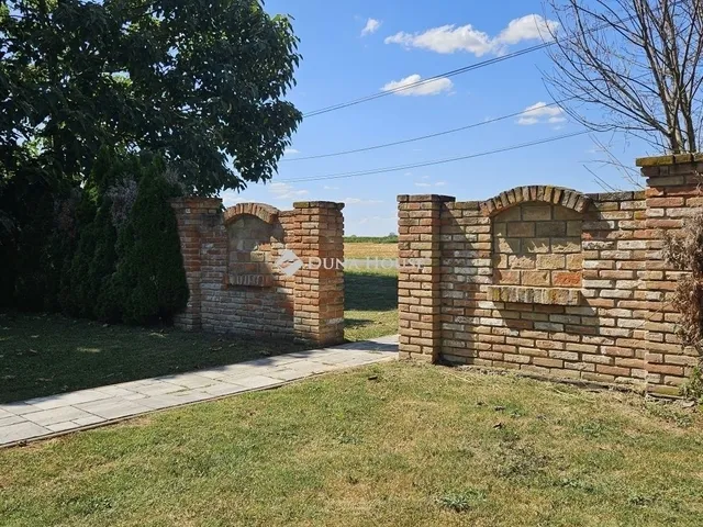 Eladó ház Ivándárda 140 nm