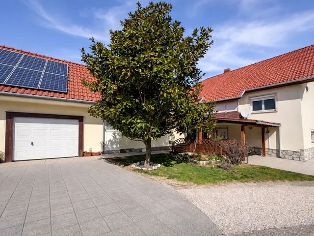 Eladó ház Pogány 180 nm