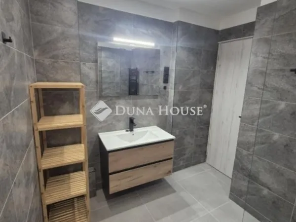 Eladó lakás Pécs, Uránváros 67 nm