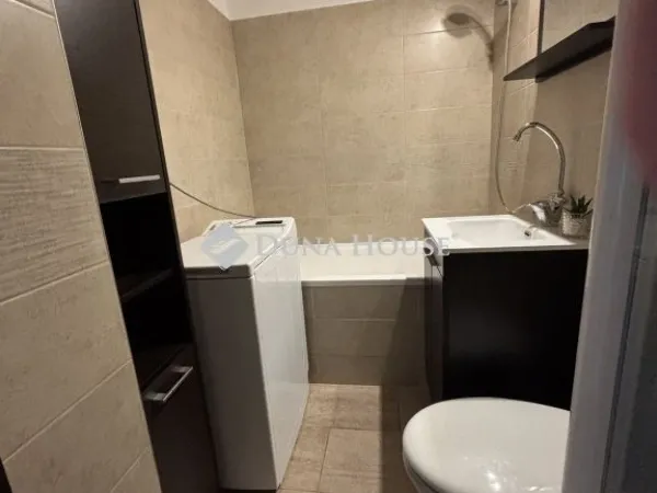 Eladó lakás Pécs, Kertváros 28 nm