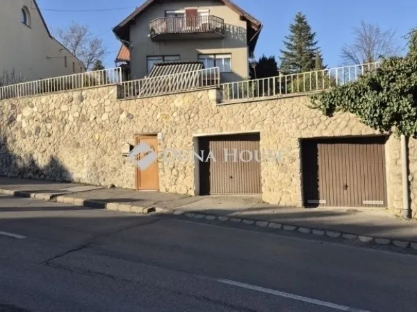 Eladó ház Pécs, Mecsekoldal 255 nm