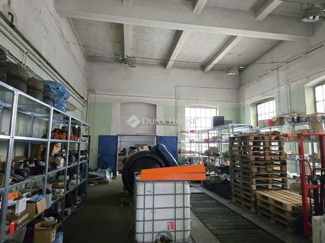 Kiadó kereskedelmi és ipari ingatlan Pécs, Belváros 230 nm