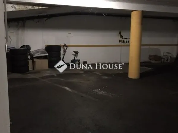 Kiadó garázs Pécs, Belváros 15 nm