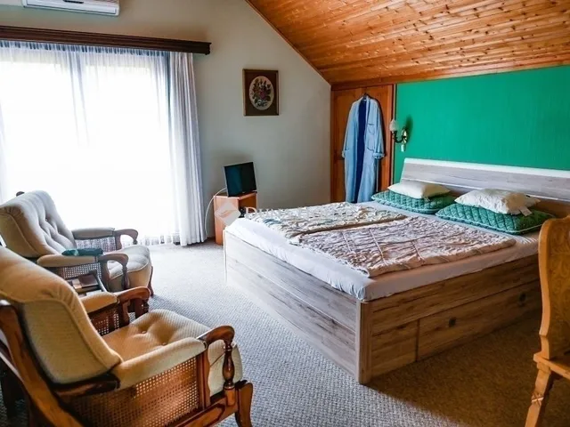 Eladó ház Pécs, Diós 300 nm