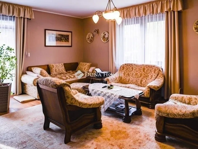 Eladó ház Pécs, Diós 300 nm