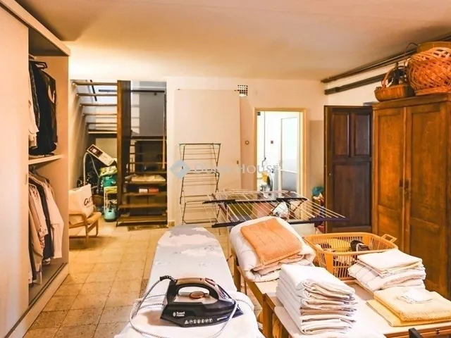 Eladó ház Pécs, Diós 300 nm