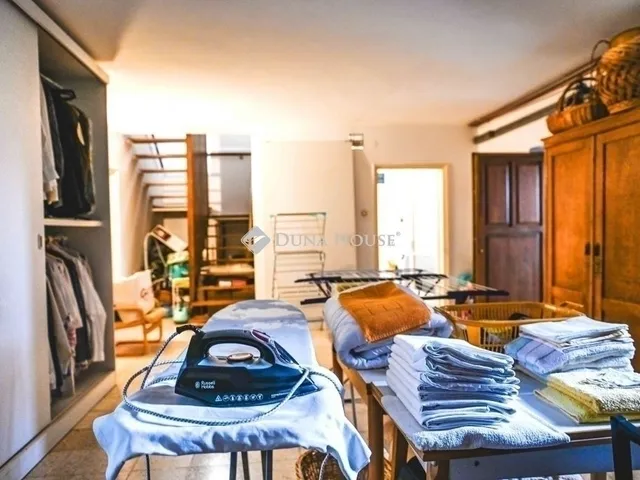 Eladó ház Pécs, Diós 300 nm