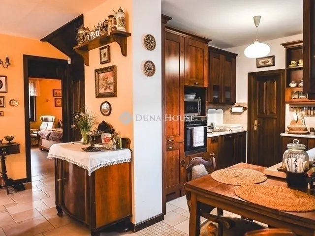 Eladó ház Pécs, Diós 300 nm