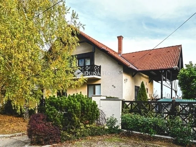Eladó ház Pécs, Diós 300 nm