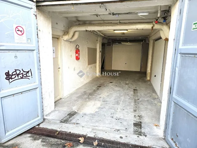 Eladó kereskedelmi és ipari ingatlan Pécs, Uránváros 450 nm