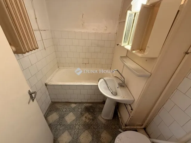 Eladó lakás Pécs, Kertváros 35 nm