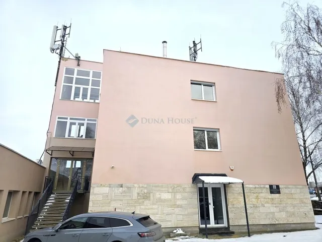 Eladó kereskedelmi és ipari ingatlan Pécs, Gyárváros 1650 nm