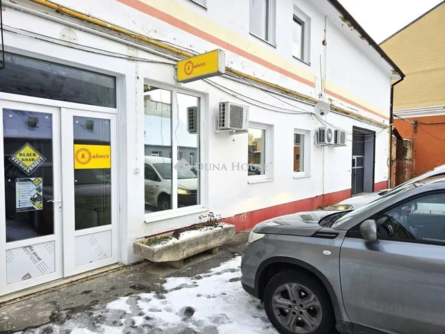 Eladó kereskedelmi és ipari ingatlan Pécs, Belváros 900 nm