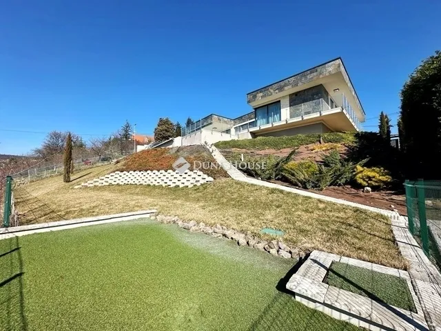 Eladó ház Pécs, Szkókó 223 nm