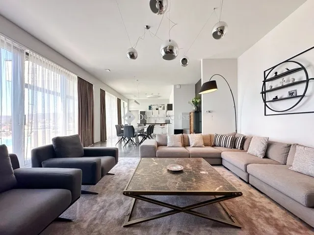 Eladó ház Pécs, Mecsekoldal 223 nm