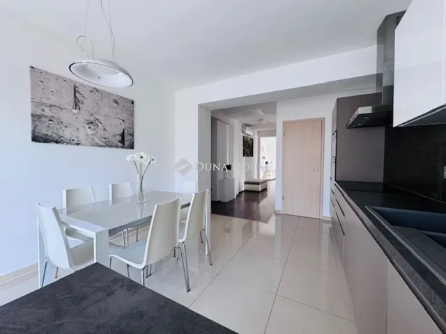 Eladó ház Pécs, Bálics 174 nm