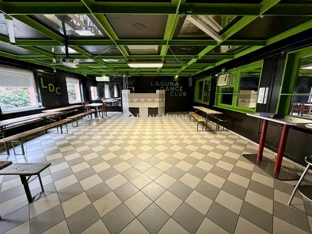 Eladó kereskedelmi és ipari ingatlan Komló 376 nm