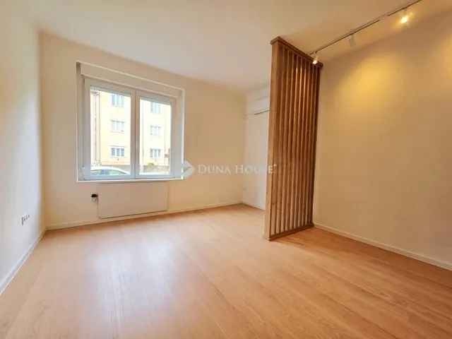 Eladó lakás Pécs, Egyetemváros 33 nm