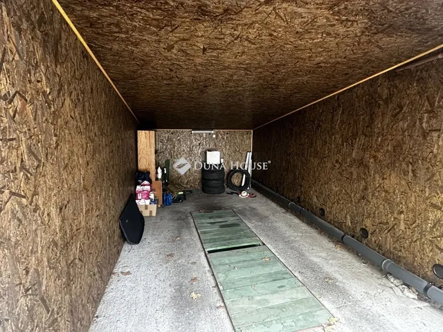 Eladó garázs Pécs, Kertváros 23 nm