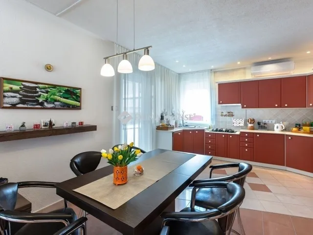 Eladó ház Nagykozár 243 nm