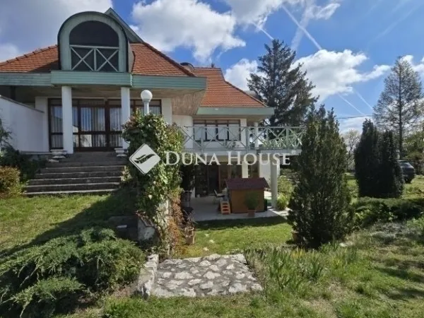 Eladó ház Pécs, Bálics 210 nm