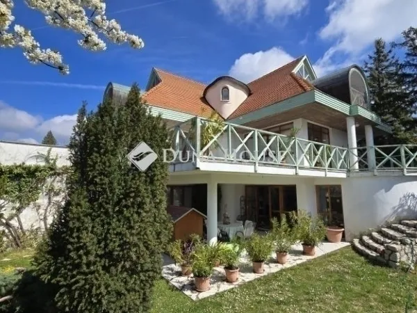 Eladó ház Pécs, Donátus 210 nm