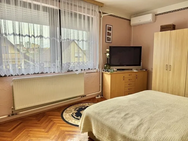 Eladó ház Pécs, Diós 239 nm