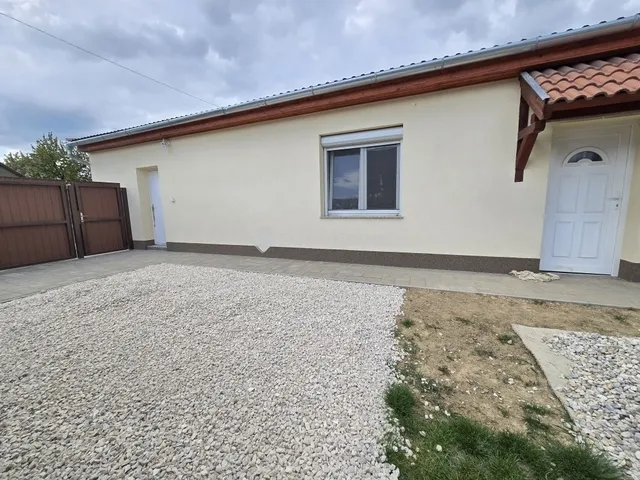 Eladó ház Kozármisleny 200 nm