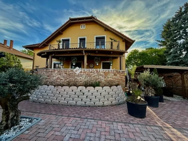 Eladó ház Pécs, Belváros 220 nm