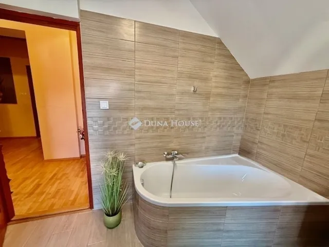 Eladó ház Pécs, Ispitaalja 220 nm