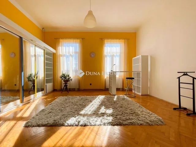 Eladó lakás Pécs, Belváros 158 nm