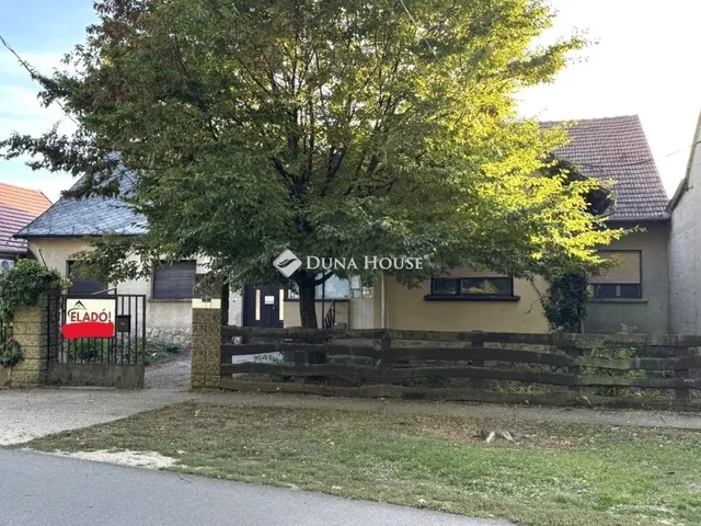 Eladó ház Bóly 235 nm