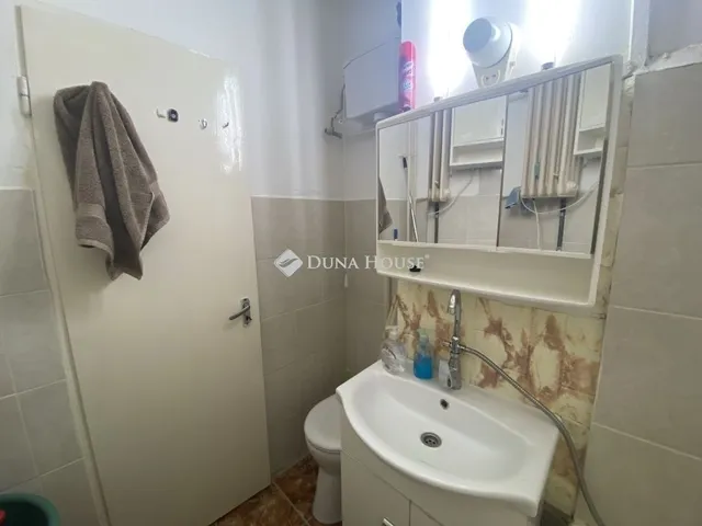 Eladó lakás Pécs, Kertváros 35 nm
