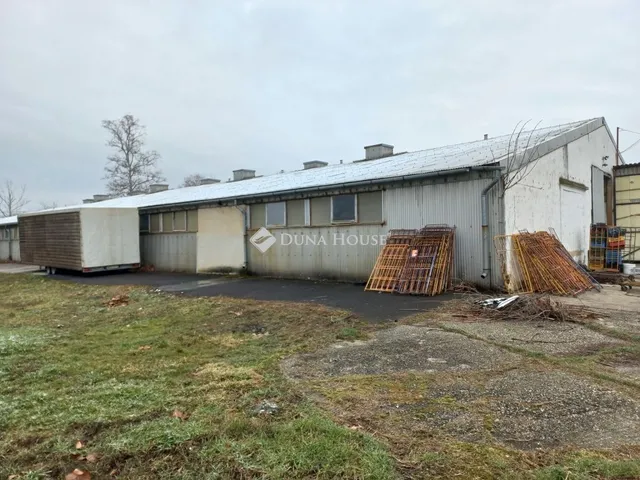 Kiadó kereskedelmi és ipari ingatlan Pécs, Nagyárpád 1500 nm